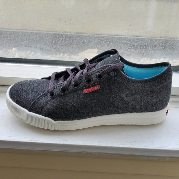 Reebok gray shoes - Picture 2 of 4